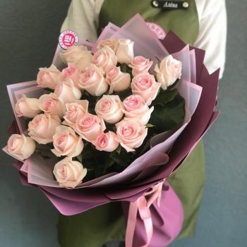 Бело-розовые розы 60 см (Россия) код товара  75258chel
